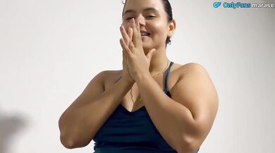 Follando duro a la criada de mi jefe antes de salir