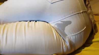 Bedwetting in white jeans gets her soaked alone and lazy