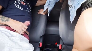 Motorista pega passageiro se masturbando no carro Uber