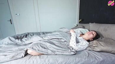 Amateur Polish wife destroys her gushing hot pussy with solo fingering