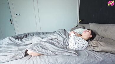 Amateur Polish wife destroys her gushing hot pussy with solo fingering