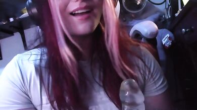 Redhead egirl destroyed by huge dildo anal squirting on hentai