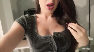 Roommate caught me squirting creamy pussy until soaked