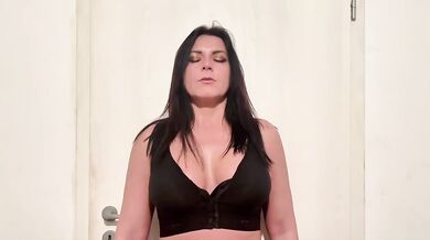 Puffy Cheeks Pounding With Breath Control MILFyCalla HD MILF Fetish