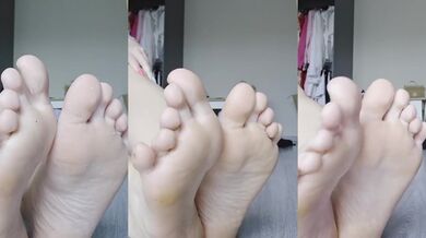 Blonde goddess squirts cum on feet while getting worshiped in exclusive massage session