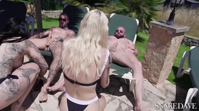Mallorca gruppensex with blonde big tits and brunette party gangbang