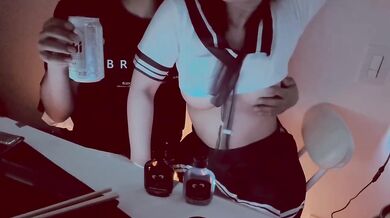 乳首をコリコリ 手マンでイキ狂い 新宿おっぱいパブ vol2