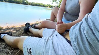 Risky Beach DickFlash Makes Slutty Bitch Cum Hard