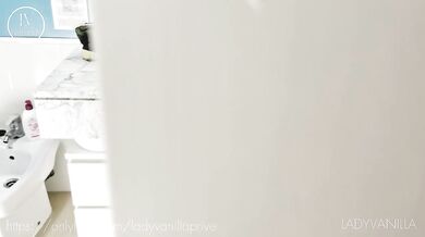 Italian Roommate Gets Fucked In Shared Bathroom Creampie Cowgirl