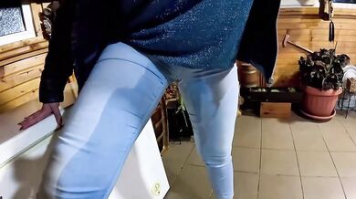 Cameltoe Jeans Tease Pissing Pee Play Wet Denim No Panties Slut Drips