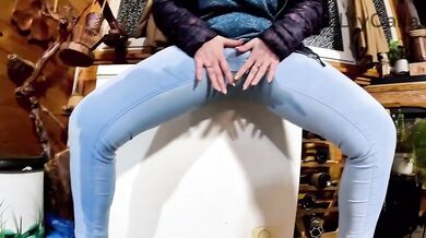 Cameltoe Jeans Tease Pissing Pee Play Wet Denim No Panties Slut Drips