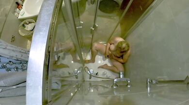 Mature cougar jerks off in the shower until her pussy drips