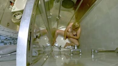 Mature cougar jerks off in the shower until her pussy drips