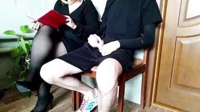 Pulled out my dick for the hot milf wearing black pantyhose
