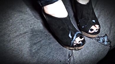 Massive creamy loads dumped on dripping feet compilation
