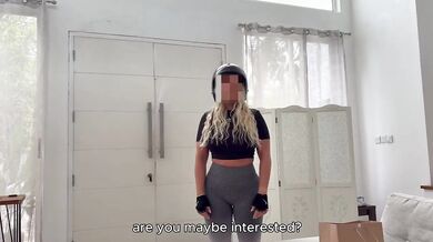 Tipping My Thick Ass Delivery Girl For A Steamy Doggystyle Fuck
