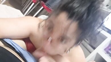 Mamada amateur llena de semen en la cara corrida