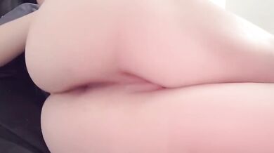 Tocándome pensando en ti lamiendo vagina chica masturbandose