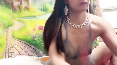 Teenage babe in blue dress lips stick gushing solo