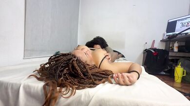 How to make a slut on all fours cum with lesbian tongue in her pussy