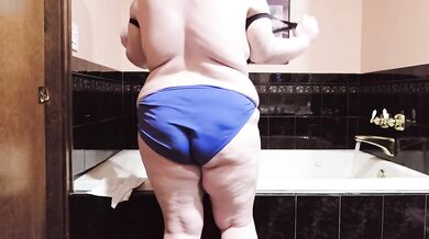 BBW PAWG strips tight asshole for anal solo bath