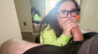 Nerdy big tit girl gives the best blowjob with nails