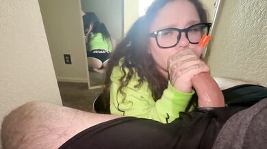 Nerdy big tit girl gives the best blowjob with nails