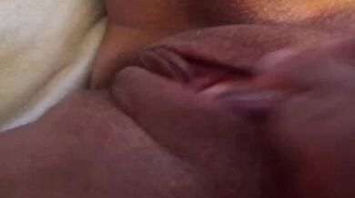 Bella’s wet clit rubs herself raw with vibes til she gushes