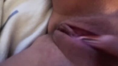 Bella’s wet clit rubs herself raw with vibes til she gushes
