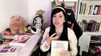 Leyendo libros sucios cerebros privilegiados nerds excitados