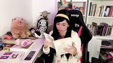 Leyendo libros sucios cerebros privilegiados nerds excitados