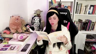 Leyendo libros sucios cerebros privilegiados nerds excitados