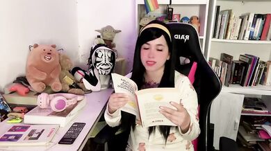 Leyendo libros sucios cerebros privilegiados nerds excitados