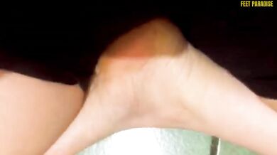 Foot worship and her soaking juices she rubbed with her toes