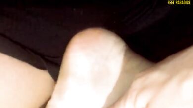 Foot worship and her soaking juices she rubbed with her toes