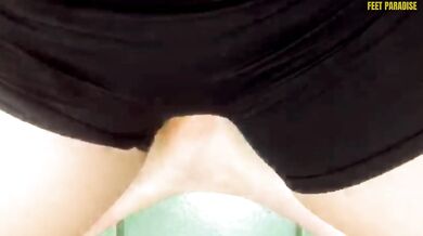 Foot worship and her soaking juices she rubbed with her toes