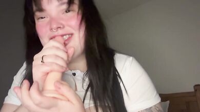 Big Titty Goth Girl Wrecks Her Soaked Pussy With Vibes Until She Shakes