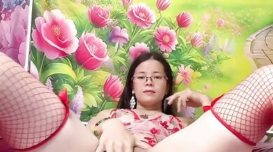 Babe gets loud moaning orgasm alone today