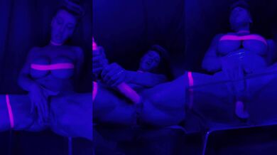 Blacklight Milf Squirts from Double Penetration with DDD