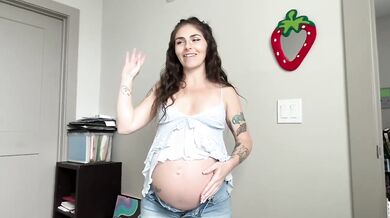 Pregnant step sis shares bed Kay Rhea raw creampie fuck