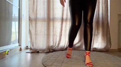 Jucielussie's Tight Leather Leggings Stretch Bending High Heels Solo