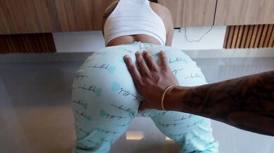 Hermanastra guarrilla gets her pink pussy wrecked doggystyle deep cumshot inside
