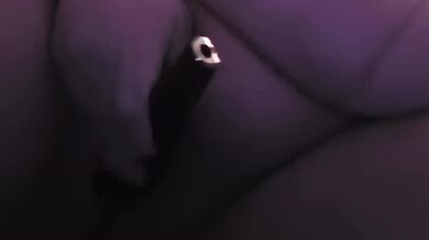 2 minute solo session where BBW gets destroyed by vibrator and magic wand until squirting mess