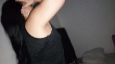 Joven MILF with huge ass gets fingered watching anal amateur