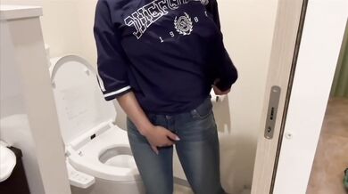 Peachy thighs squirt while touching her own sperm