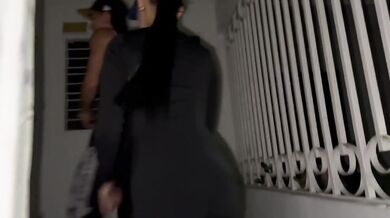 I undress in a stranger's house so that he can fuck me very hard, oh what a rich cock you have!
