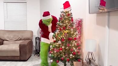Fucking the Grinch to Save Christmas