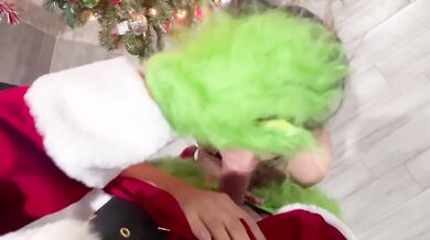 Fucking the Grinch to Save Christmas