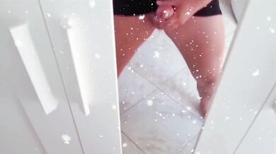 AMATEUR | CHRISTMAS - STRONG CUMSHOT ON HOLIDAY WITH A BIG DICK