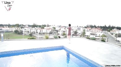 Holiday flirt escalates - sex at the hotel pool! Hopefully nobody catches me!